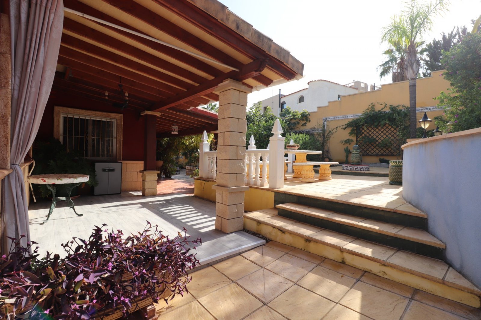 Luxusvilla mit Pool &amp; Traumblick