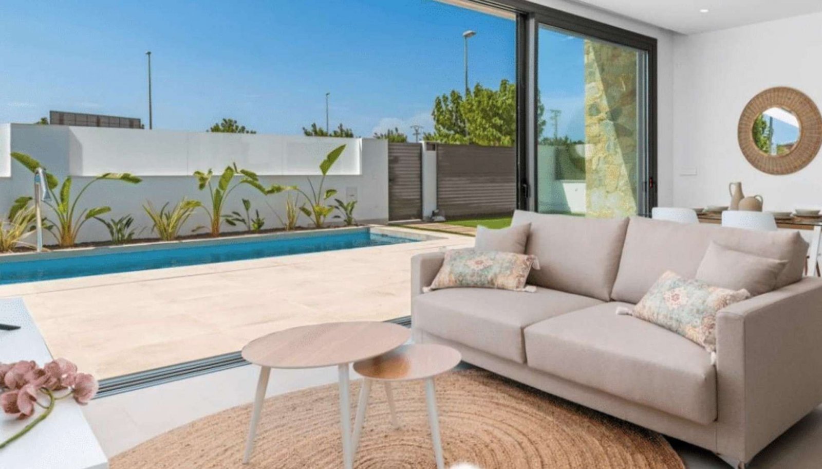 Luxus Eck-Villa mit privatem Pool