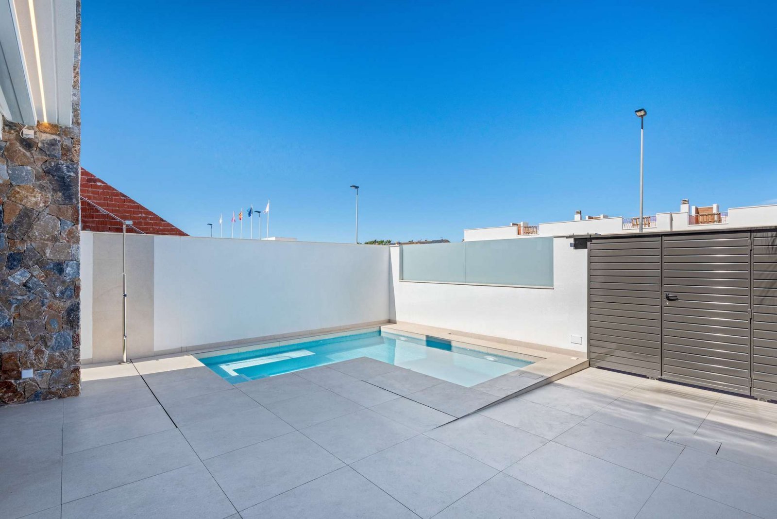 Luxus Eck-Villa mit privatem Pool