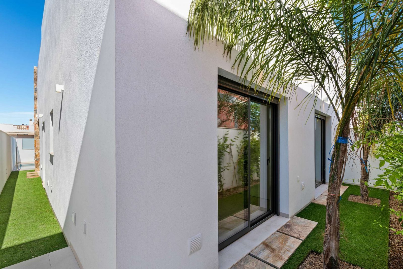 Luxus Eck-Villa mit privatem Pool