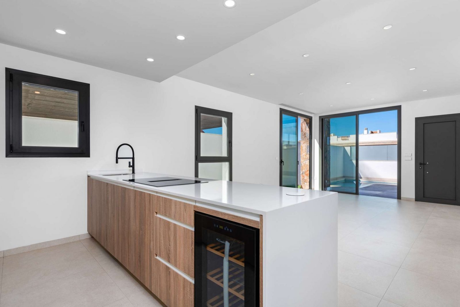 Luxus Eck-Villa mit privatem Pool