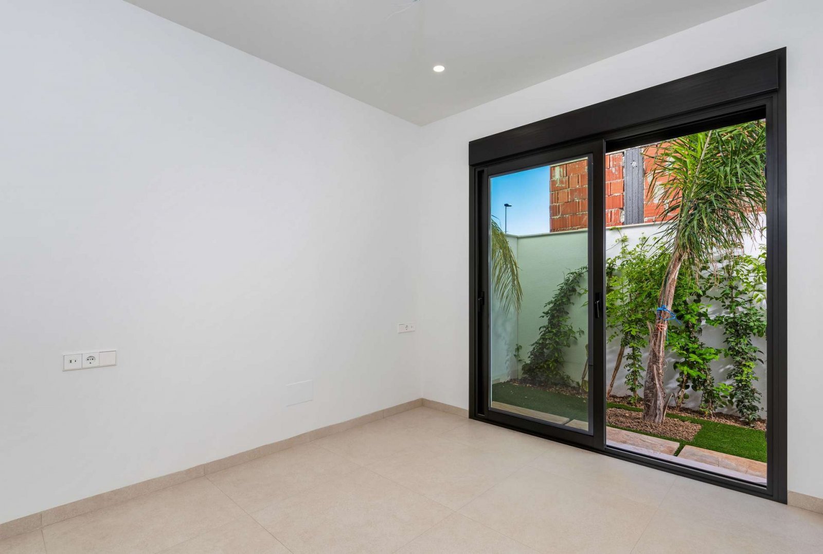 Luxus Eck-Villa mit privatem Pool
