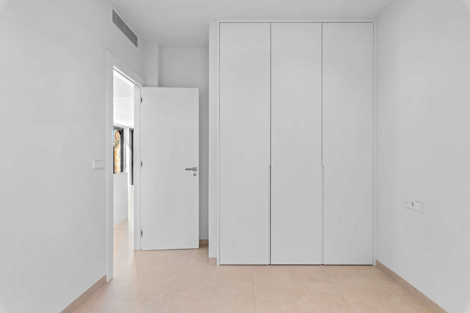Luxus Eck-Villa mit privatem Pool
