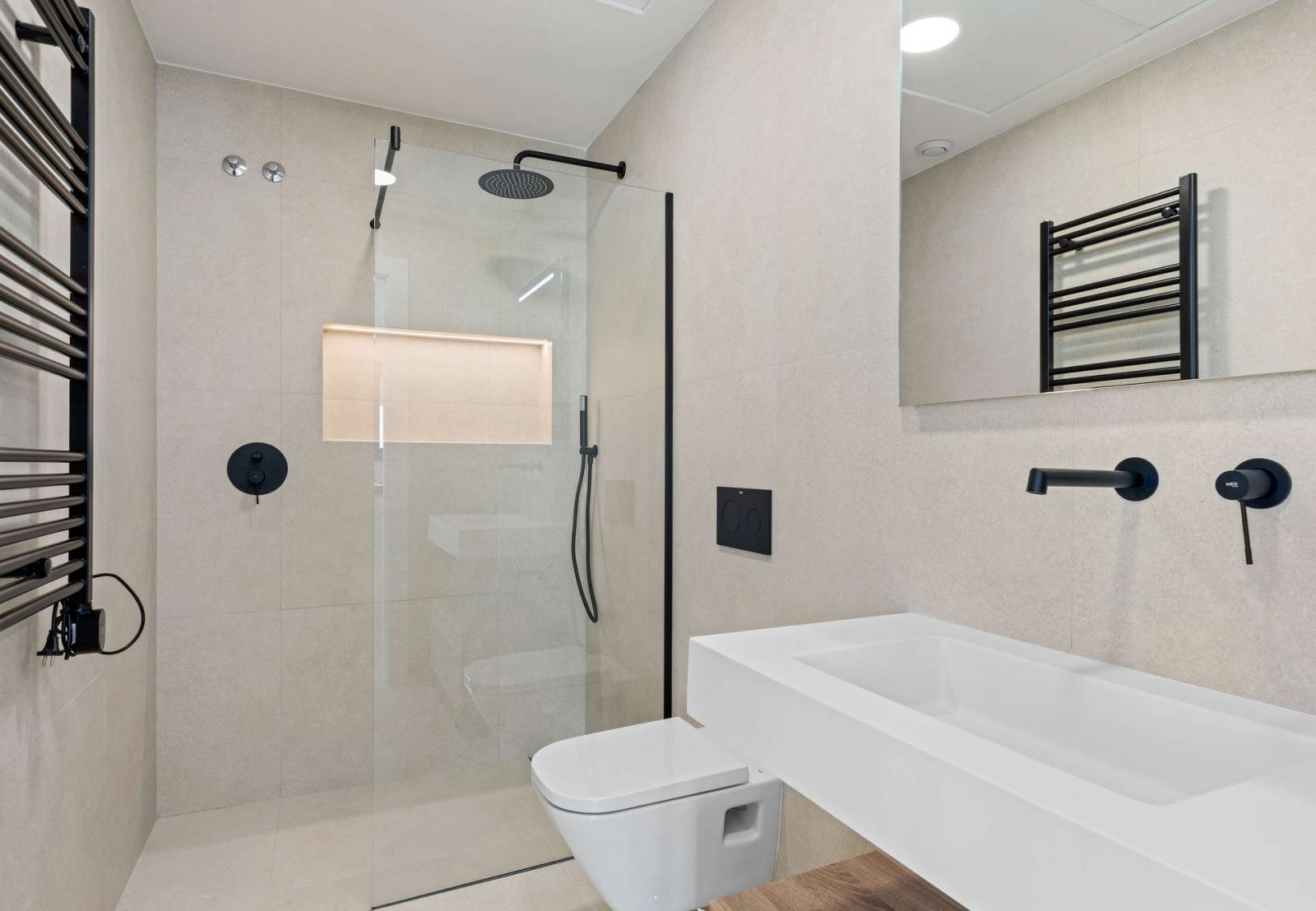 Luxus Eck-Villa mit privatem Pool