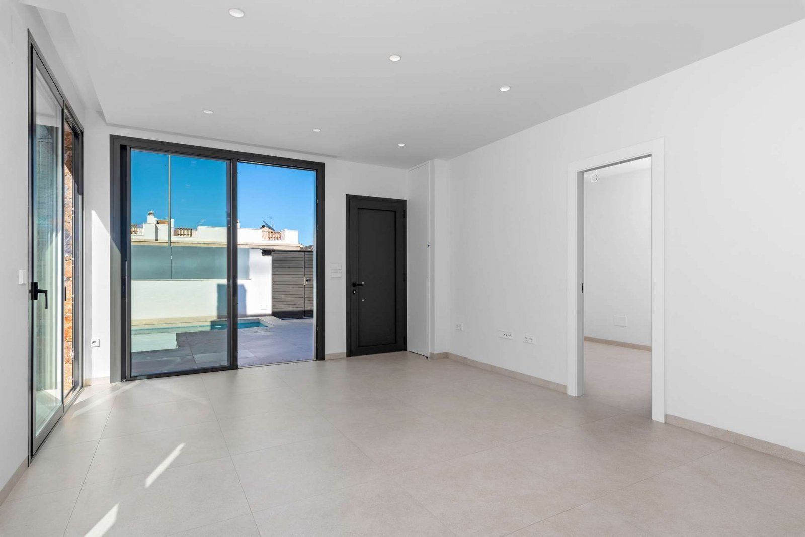 Luxus Eck-Villa mit privatem Pool