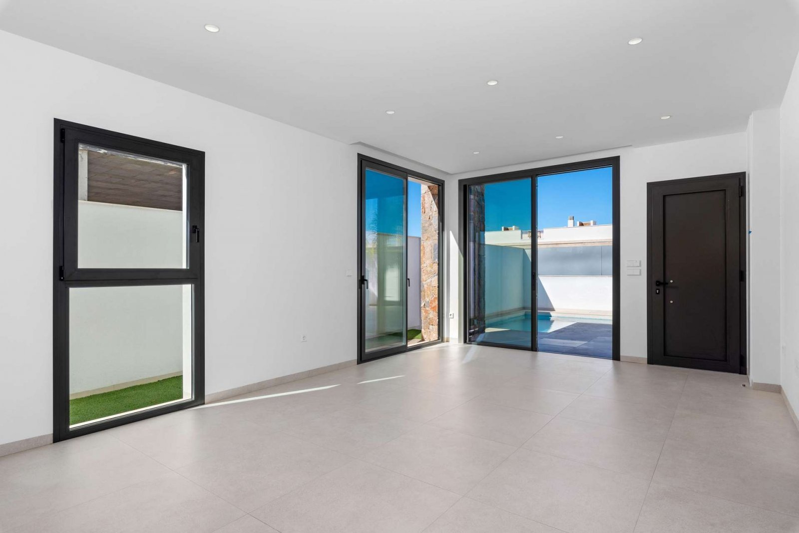 Luxus Eck-Villa mit privatem Pool