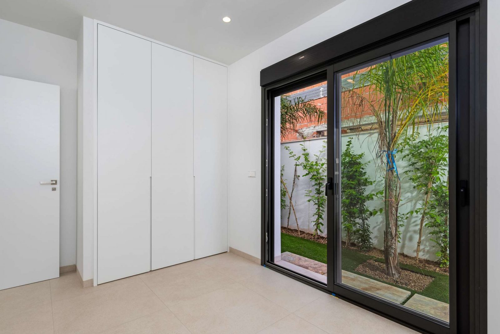 Luxus Eck-Villa mit privatem Pool