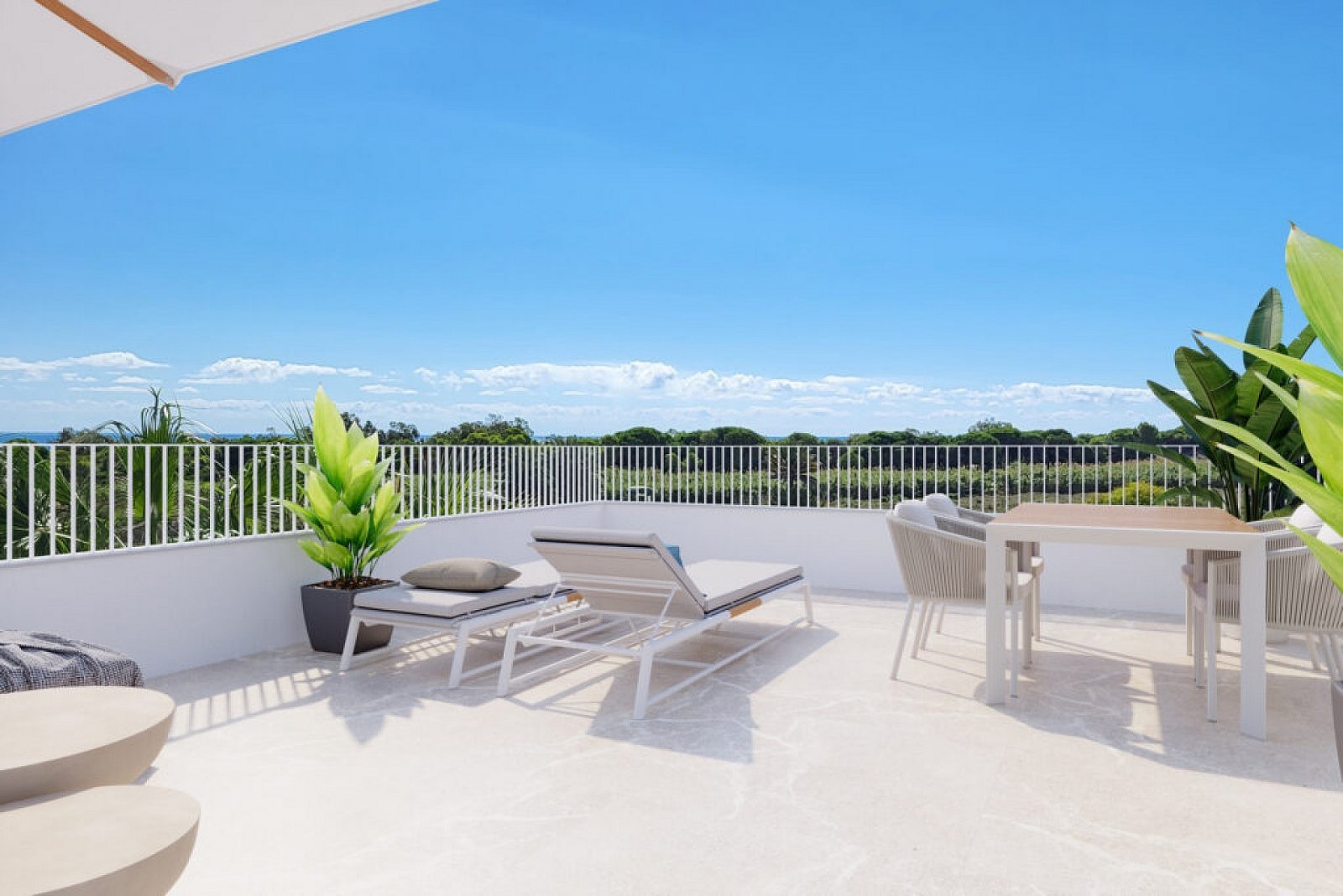 Exklusive Neubau-Villa mit Pool nur 800 m vom Strand