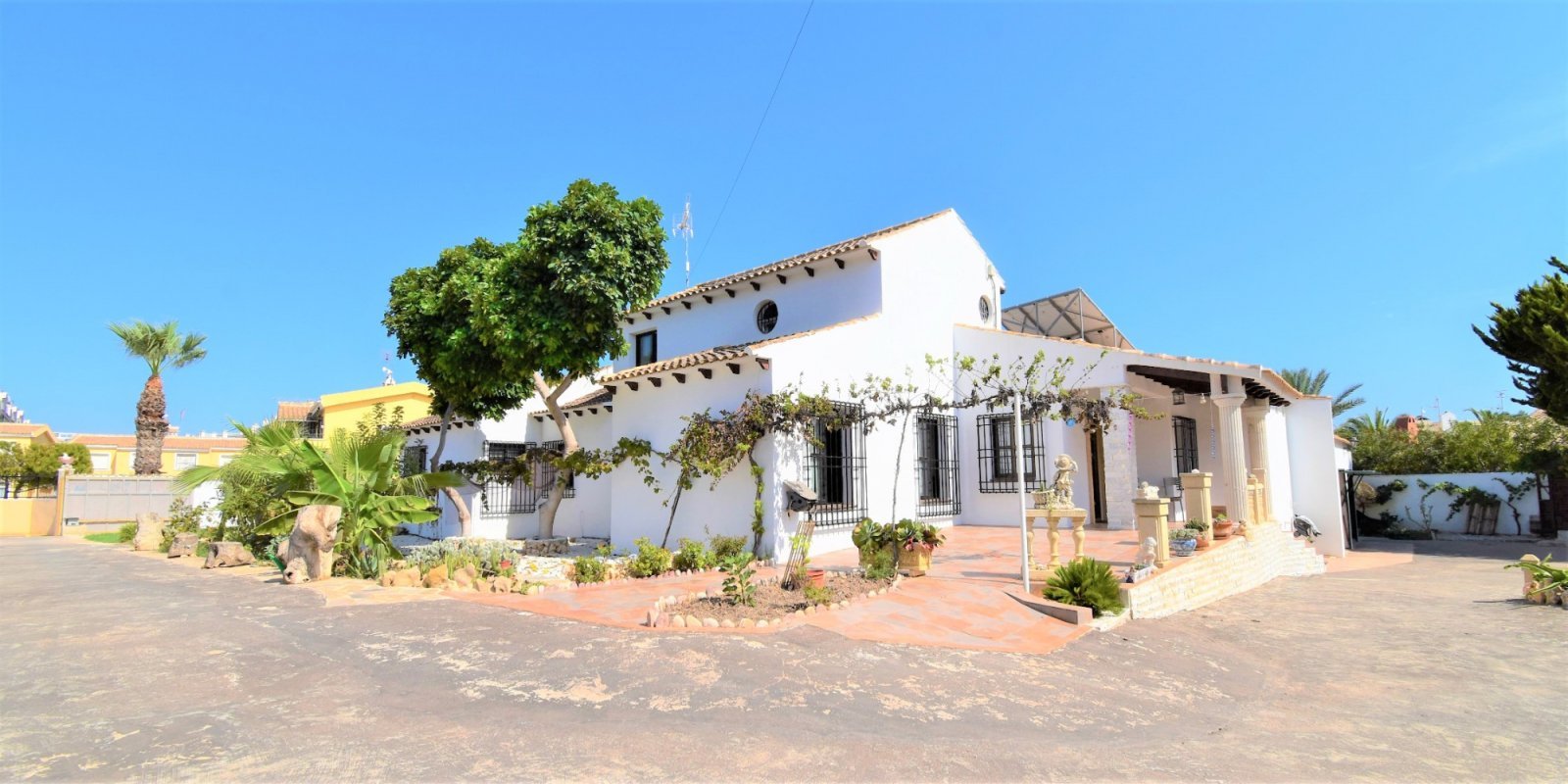 Sonnige Villa mit großzügiger Terrasse