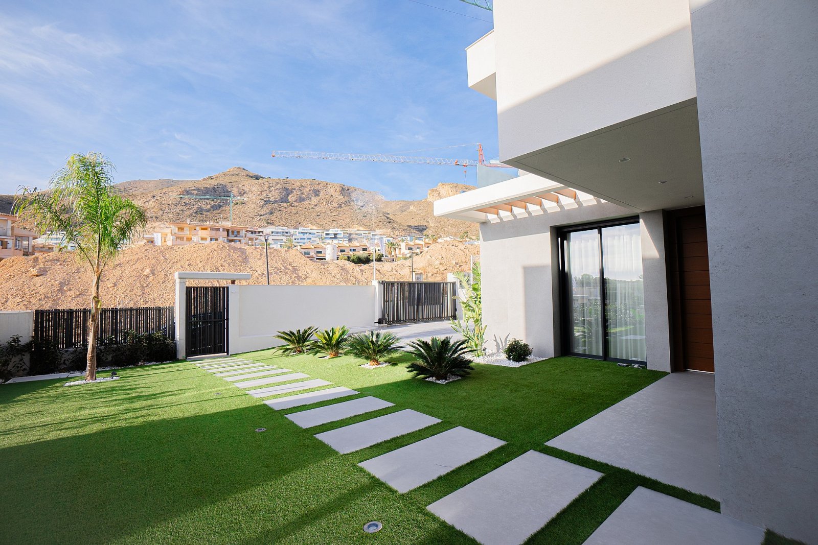 Moderne Villa mit Terrasse &amp; Garten