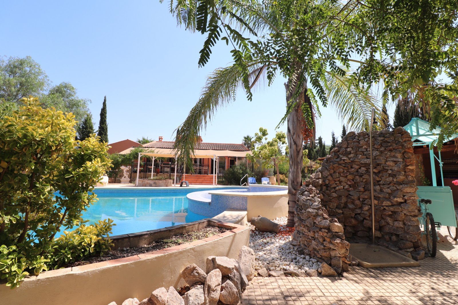 Exklusive Landresidenz mit Pool, BBQ-Bereich und herrlichen Ausblicken