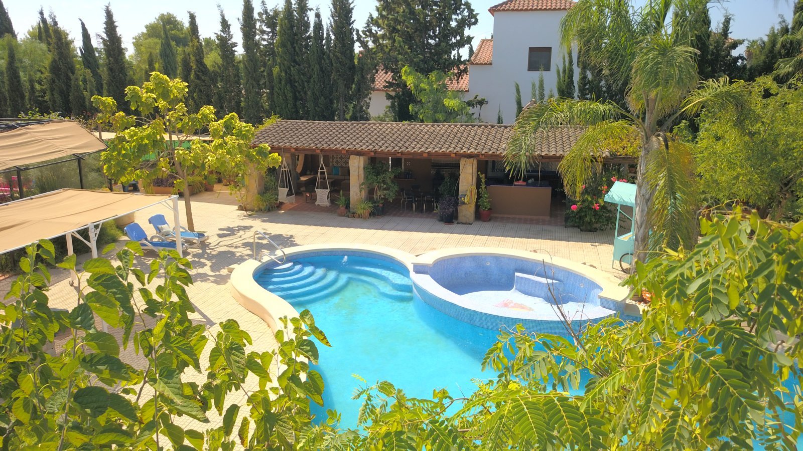 Exklusive Landresidenz mit Pool, BBQ-Bereich und herrlichen Ausblicken