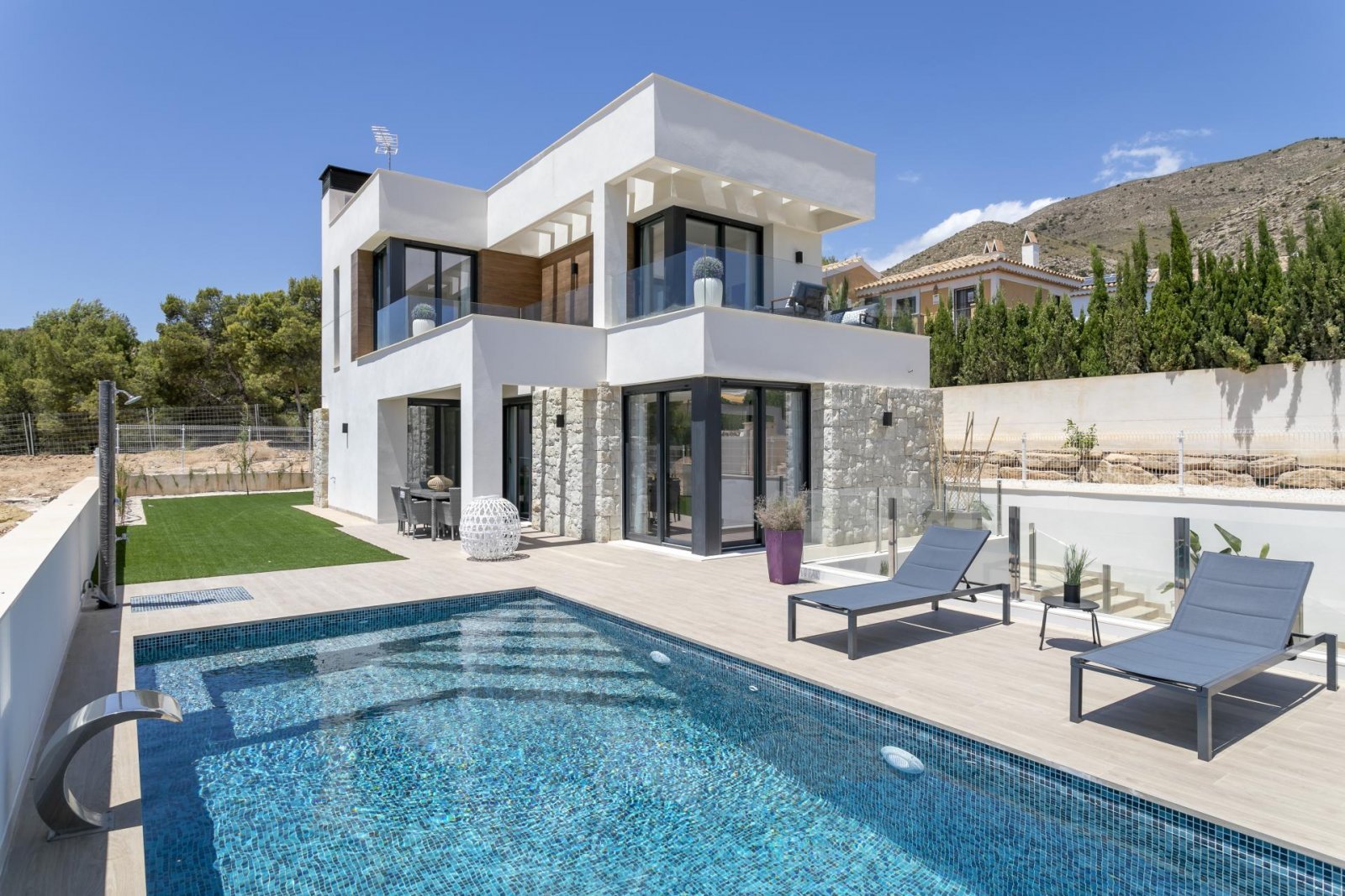 Finestrat: Luxusvilla mit Privatpool & Meerblick 