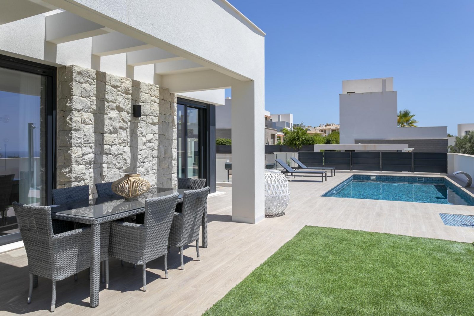 Luxusvilla mit Privatpool & Meerblick