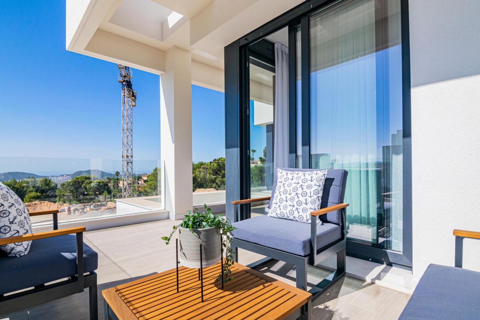 Luxusvilla mit Privatpool & Meerblick