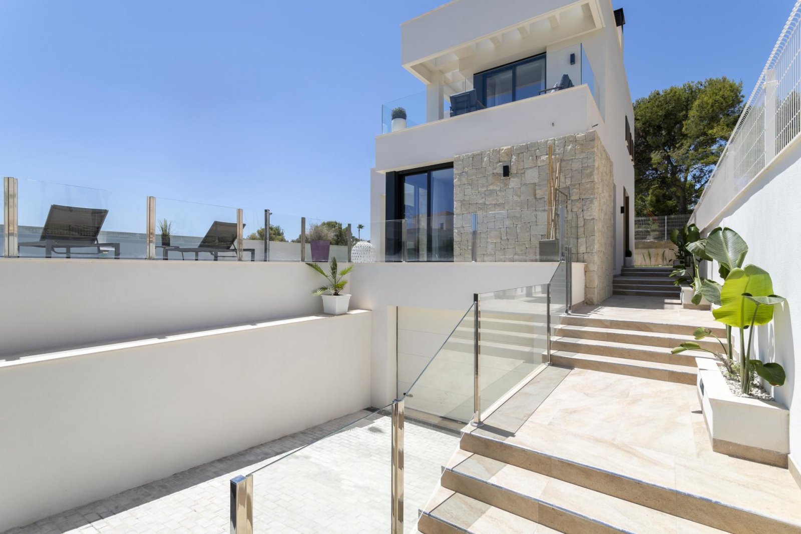 Luxusvilla mit Privatpool & Meerblick