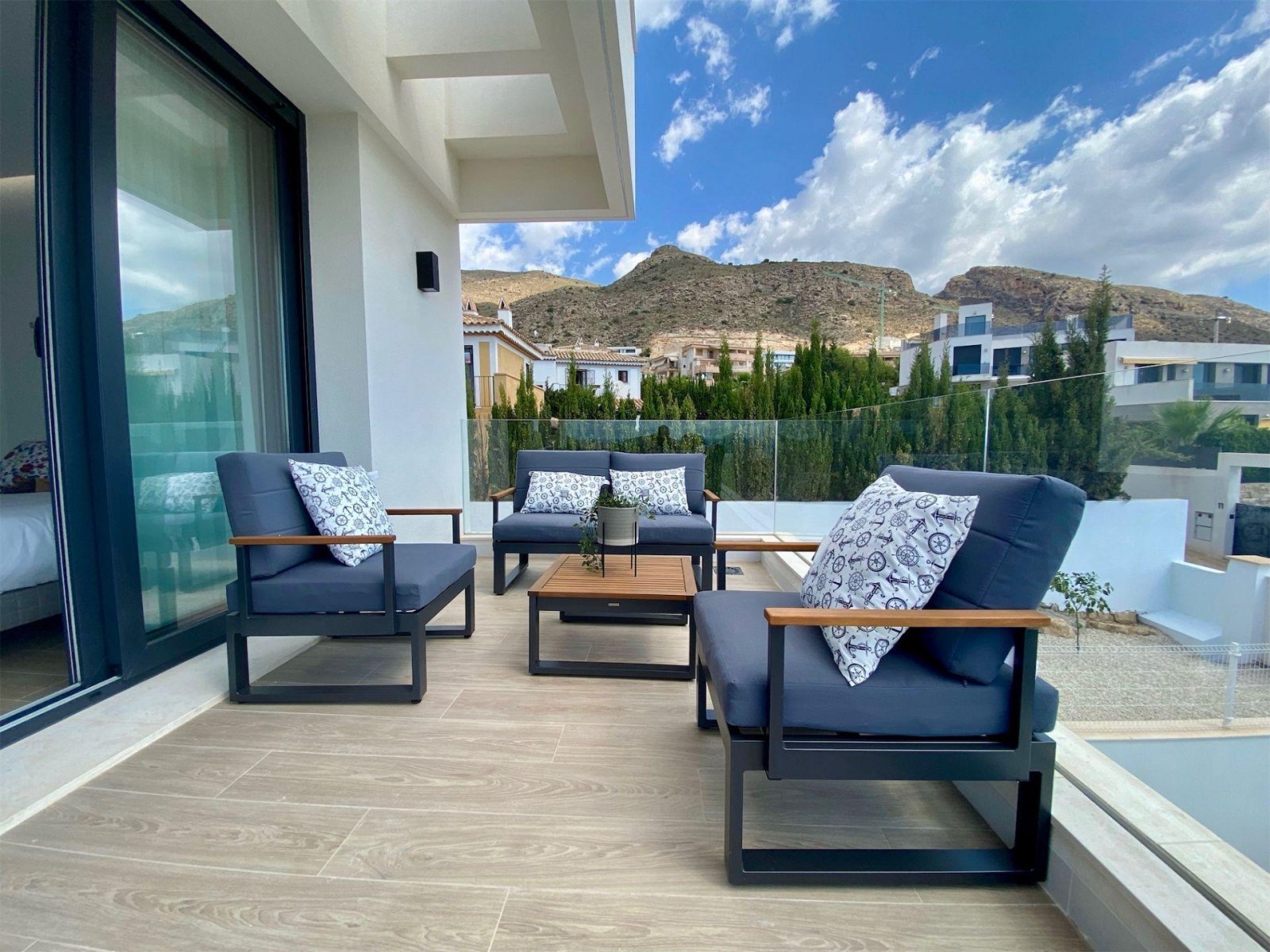 Luxusvilla mit Privatpool & Meerblick