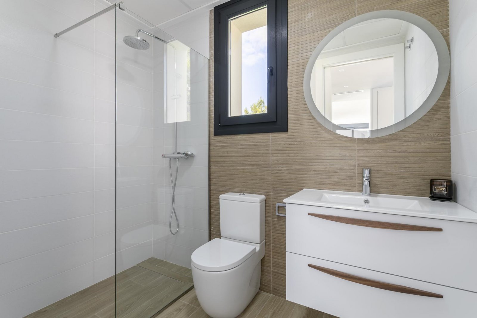 Luxusvilla mit Privatpool & Meerblick