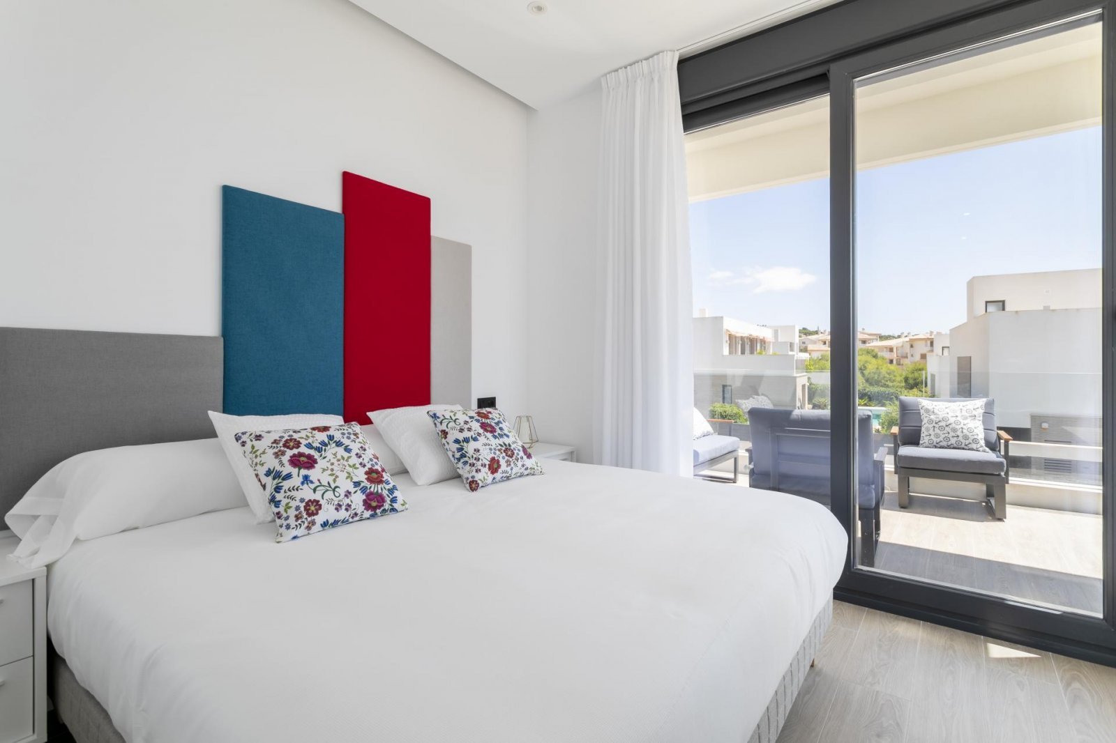 Luxusvilla mit Privatpool & Meerblick