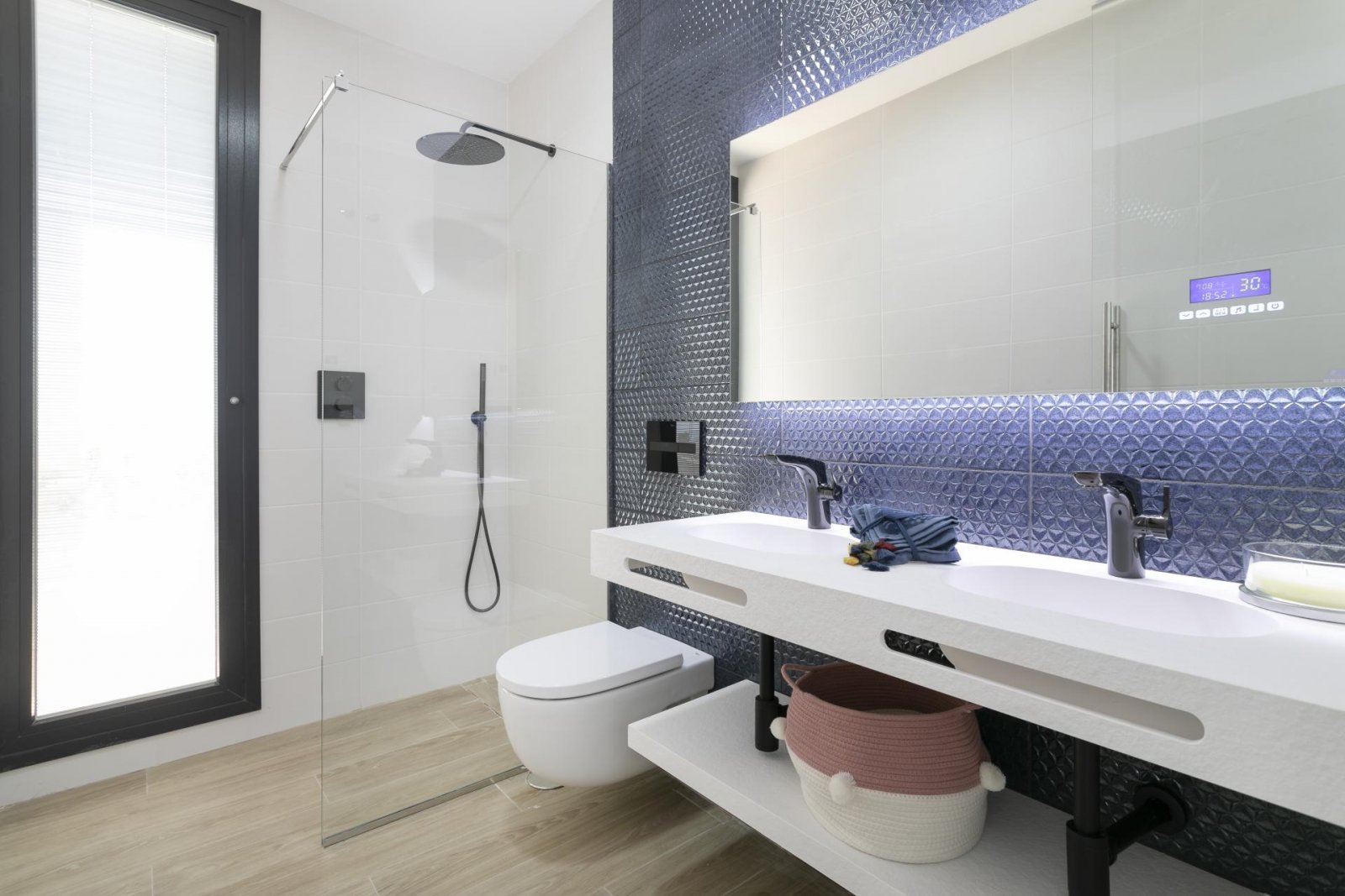 Luxusvilla mit Privatpool & Meerblick
