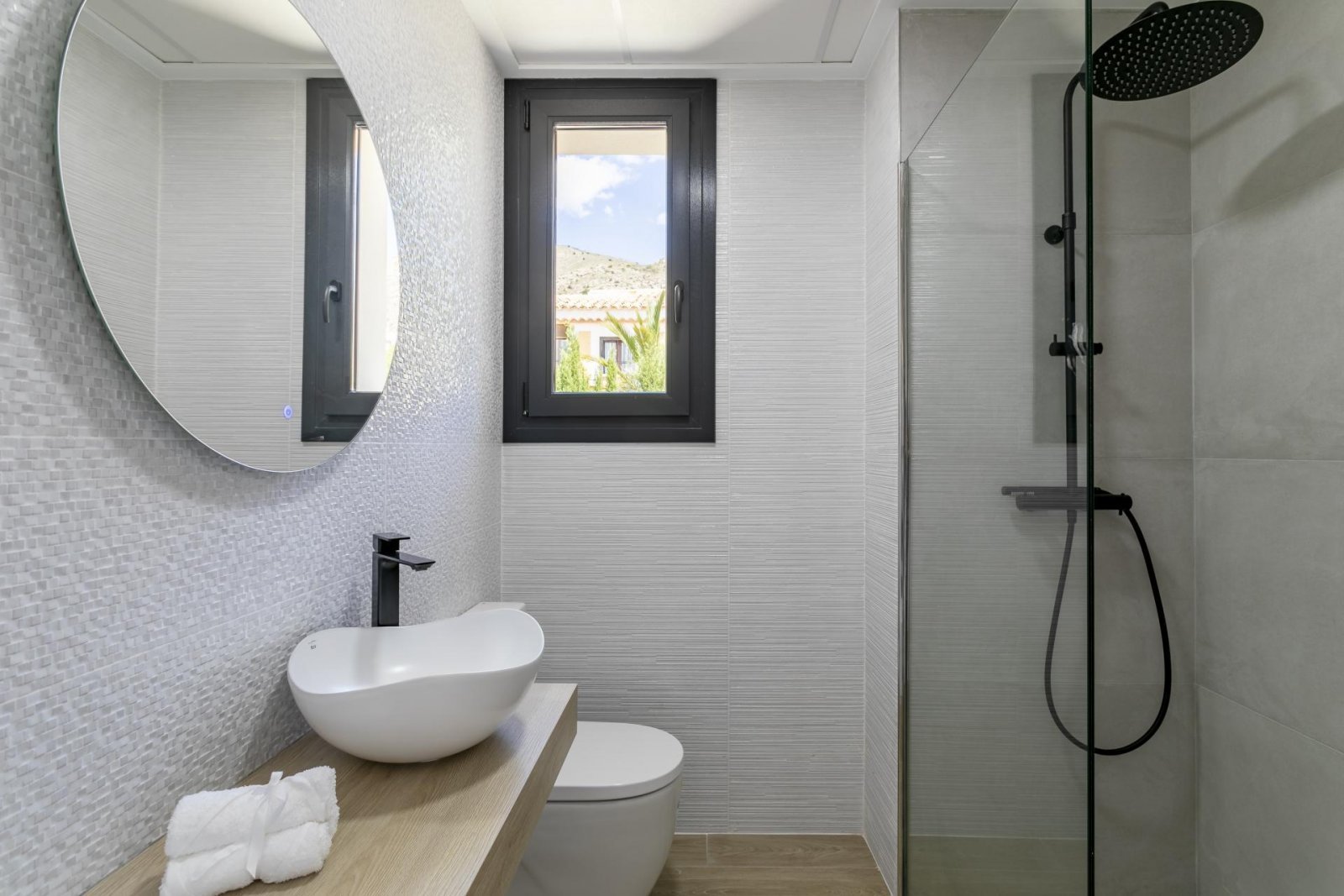 Luxusvilla mit Privatpool & Meerblick