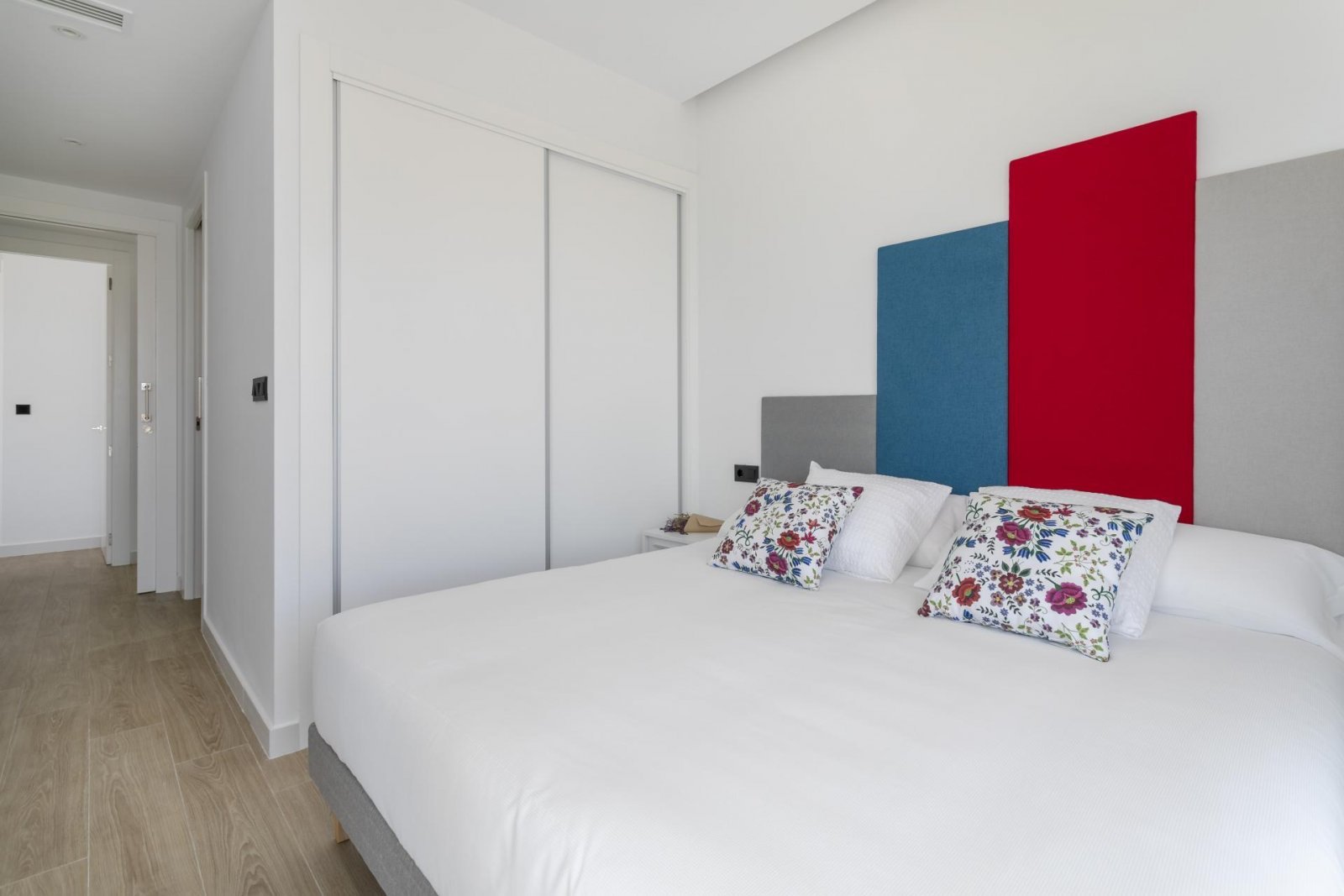 Luxusvilla mit Privatpool & Meerblick