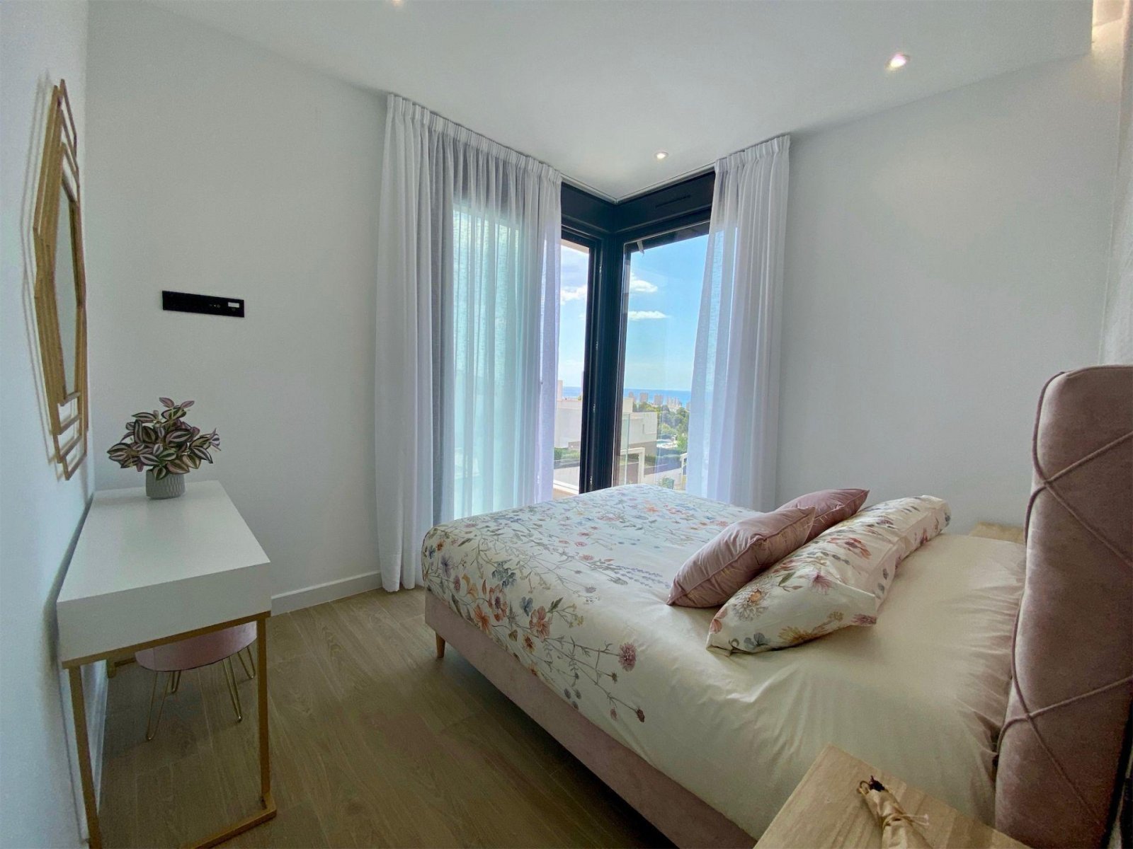 Luxusvilla mit Privatpool & Meerblick