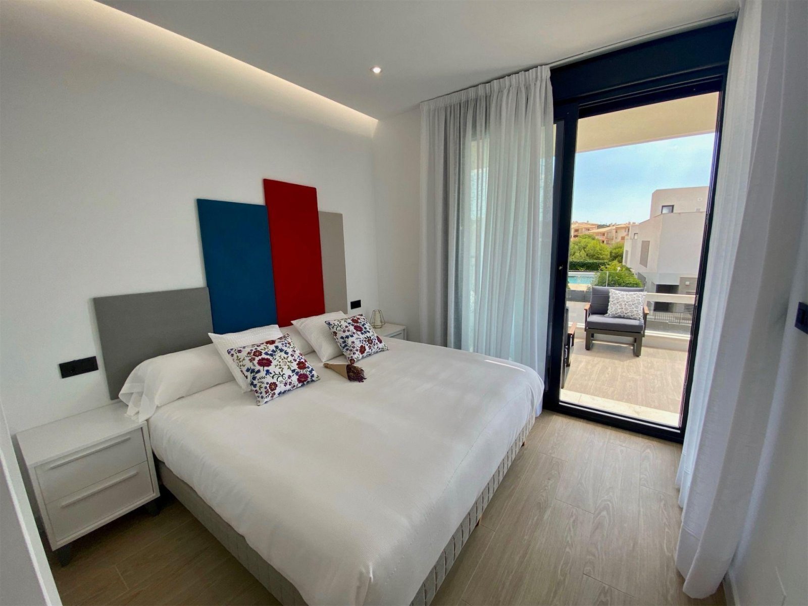 Luxusvilla mit Privatpool & Meerblick