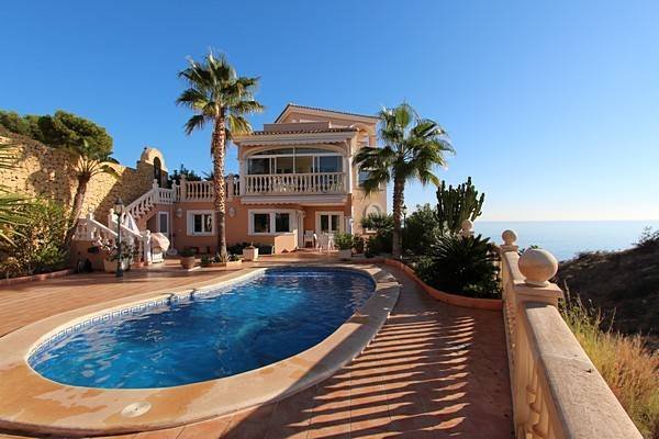 Beeindruckende Villa mit fantastischem Meerblick und Privatpool