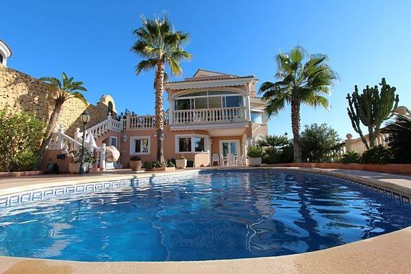 Beeindruckende Villa mit fantastischem Meerblick und Privatpool