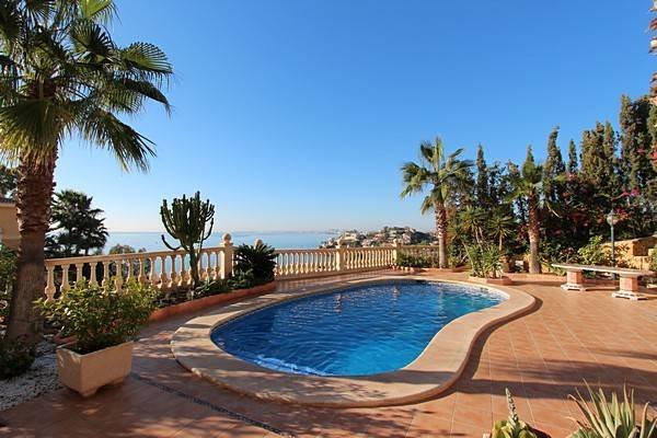 Beeindruckende Villa mit fantastischem Meerblick und Privatpool