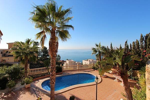 Beeindruckende Villa mit fantastischem Meerblick und Privatpool