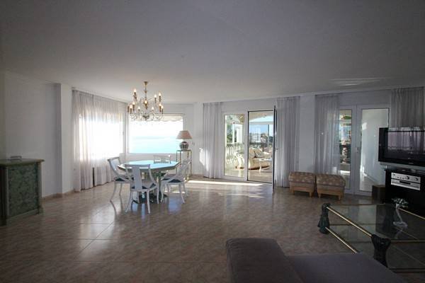 Beeindruckende Villa mit fantastischem Meerblick und Privatpool
