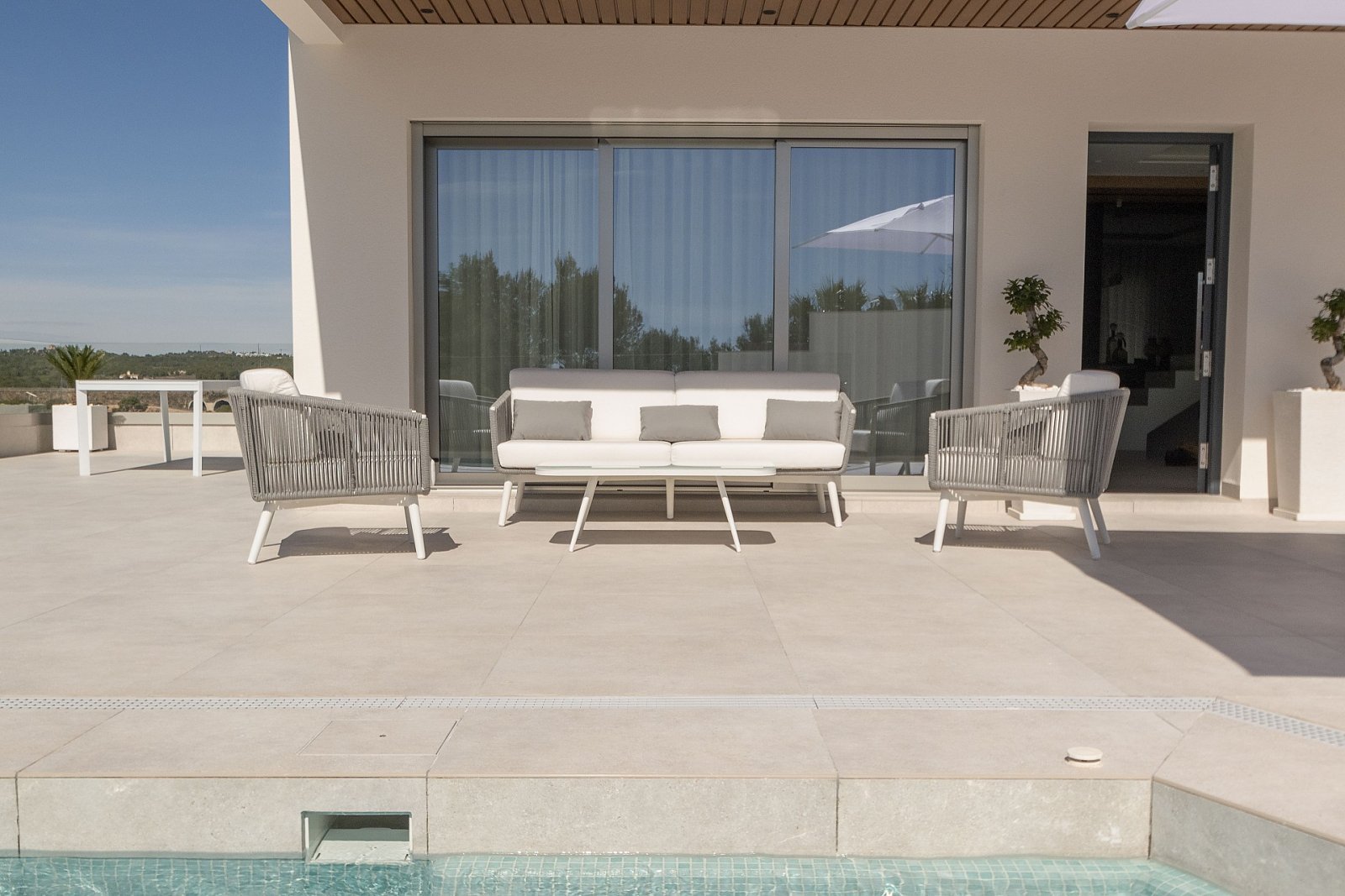 Villa mit Terrassen, Pool und spektakulärem Ausblick