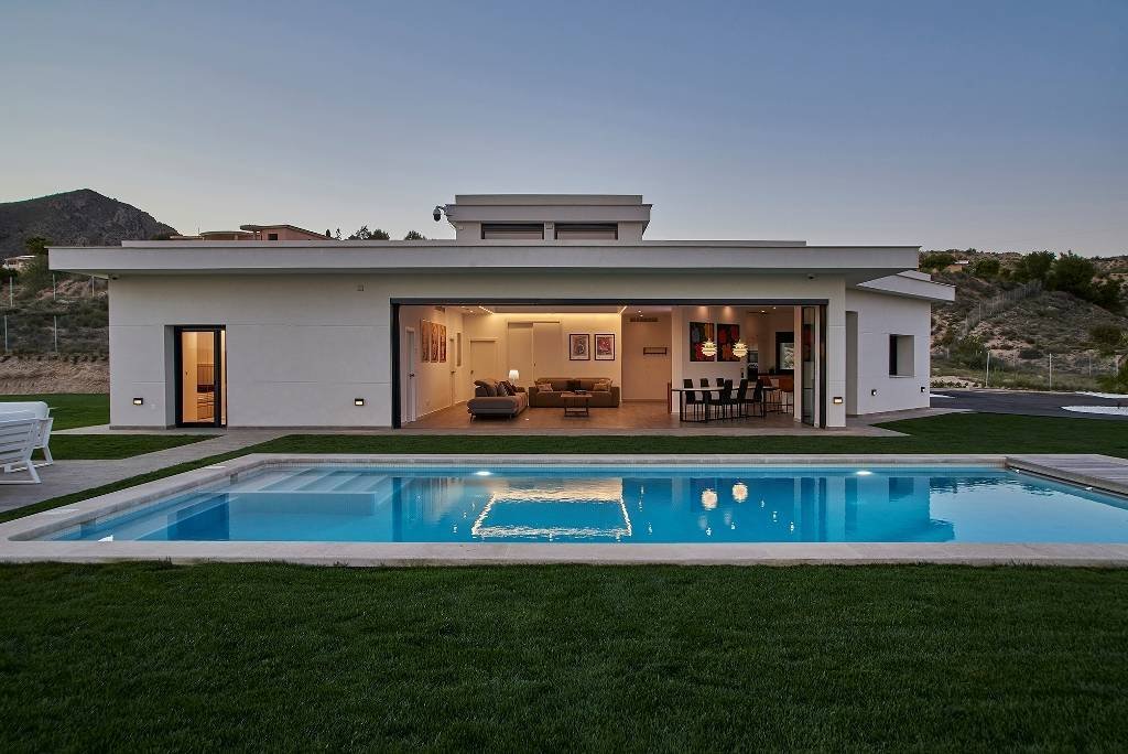 Luxuriöse Designer-Villa mit Panoramablick und High-End Ausstattung