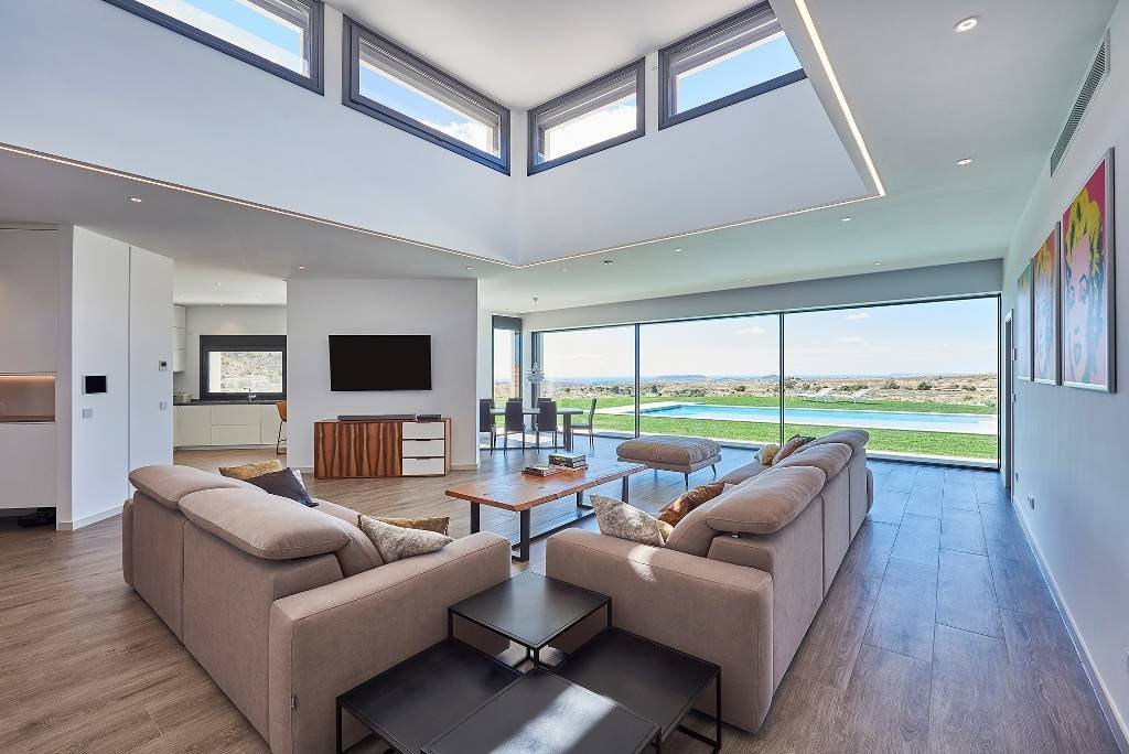 Luxuriöse Designer-Villa mit Panoramablick und High-End Ausstattung