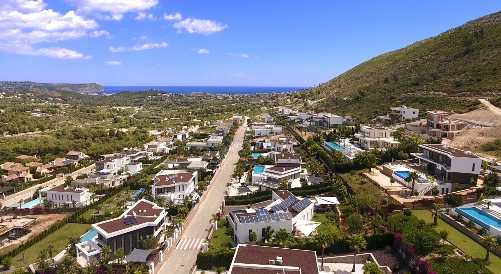 ***VILLA GEMINI - Außergewöhnliches Design auf einer Etage in einer privilegierten Gegend in Javea***