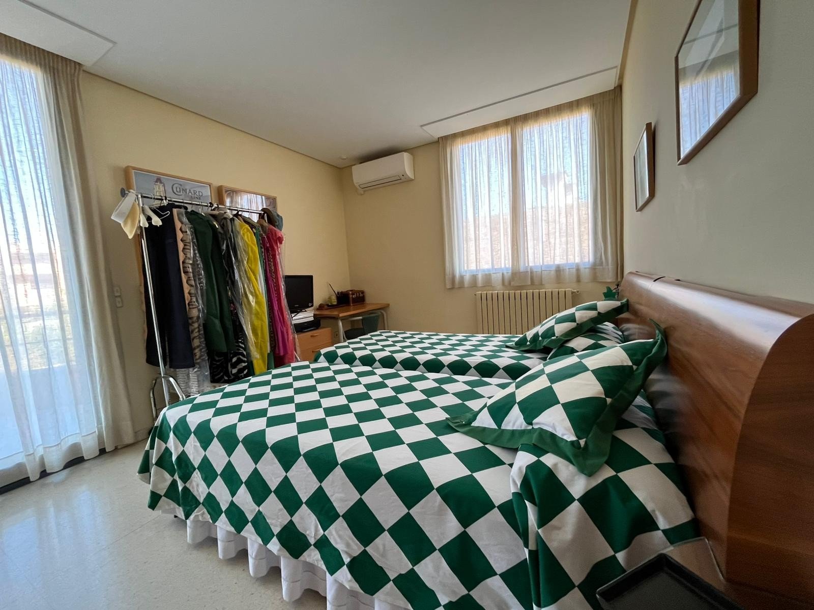 Mediterranes Wohnen mit Pool und Meerblick
