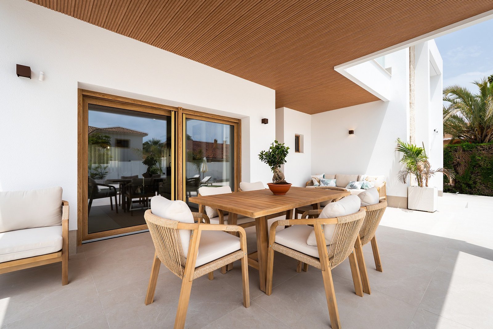 Stilvolle Villa mit Privatpool und Garage