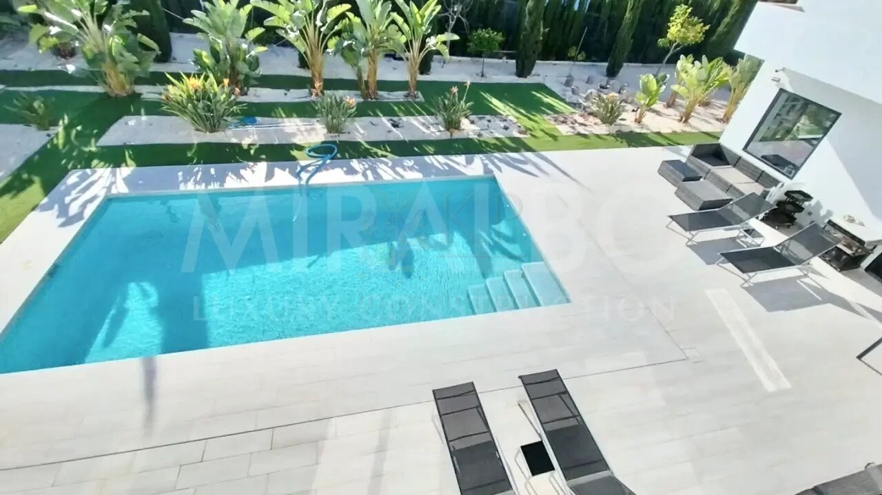 ***Ruhige und private Villa Caleta nur einen kurzen Spaziergang vom Sandstrand und der exklusiven Cala Blanca entfernt***