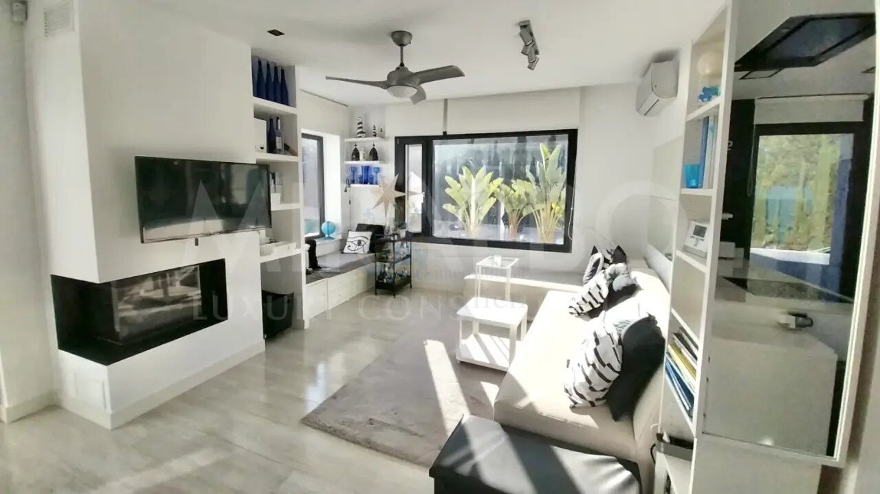 ***Ruhige und private Villa Caleta nur einen kurzen Spaziergang vom Sandstrand und der exklusiven Cala Blanca entfernt***