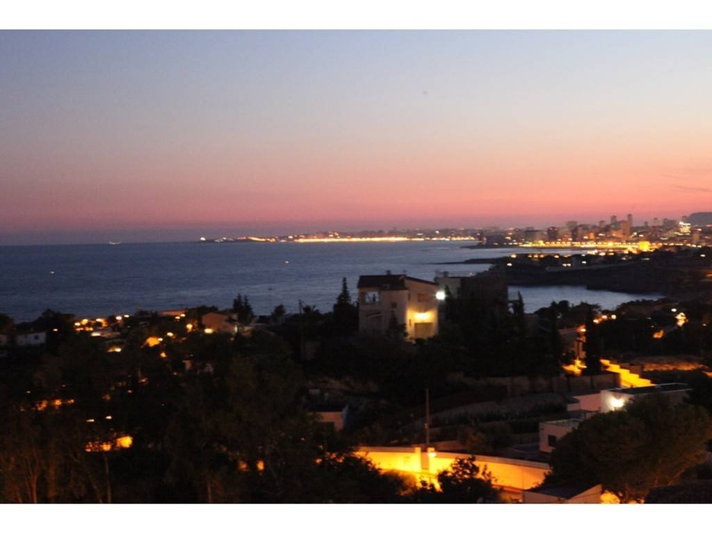 Exklusive Luxusvilla mit Meerblick, Pool und modernem Design