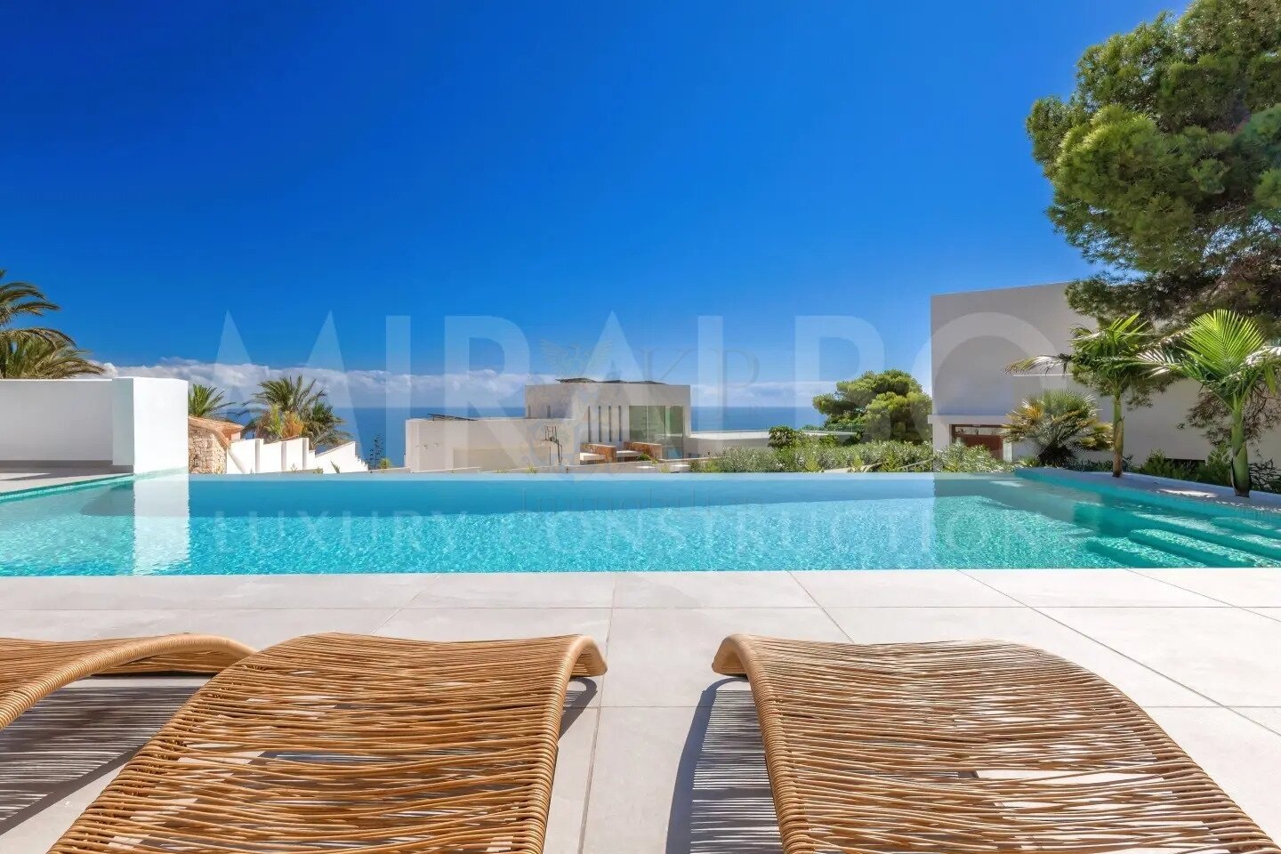 ***Moderne Luxusvilla Calma mit Meerblick***