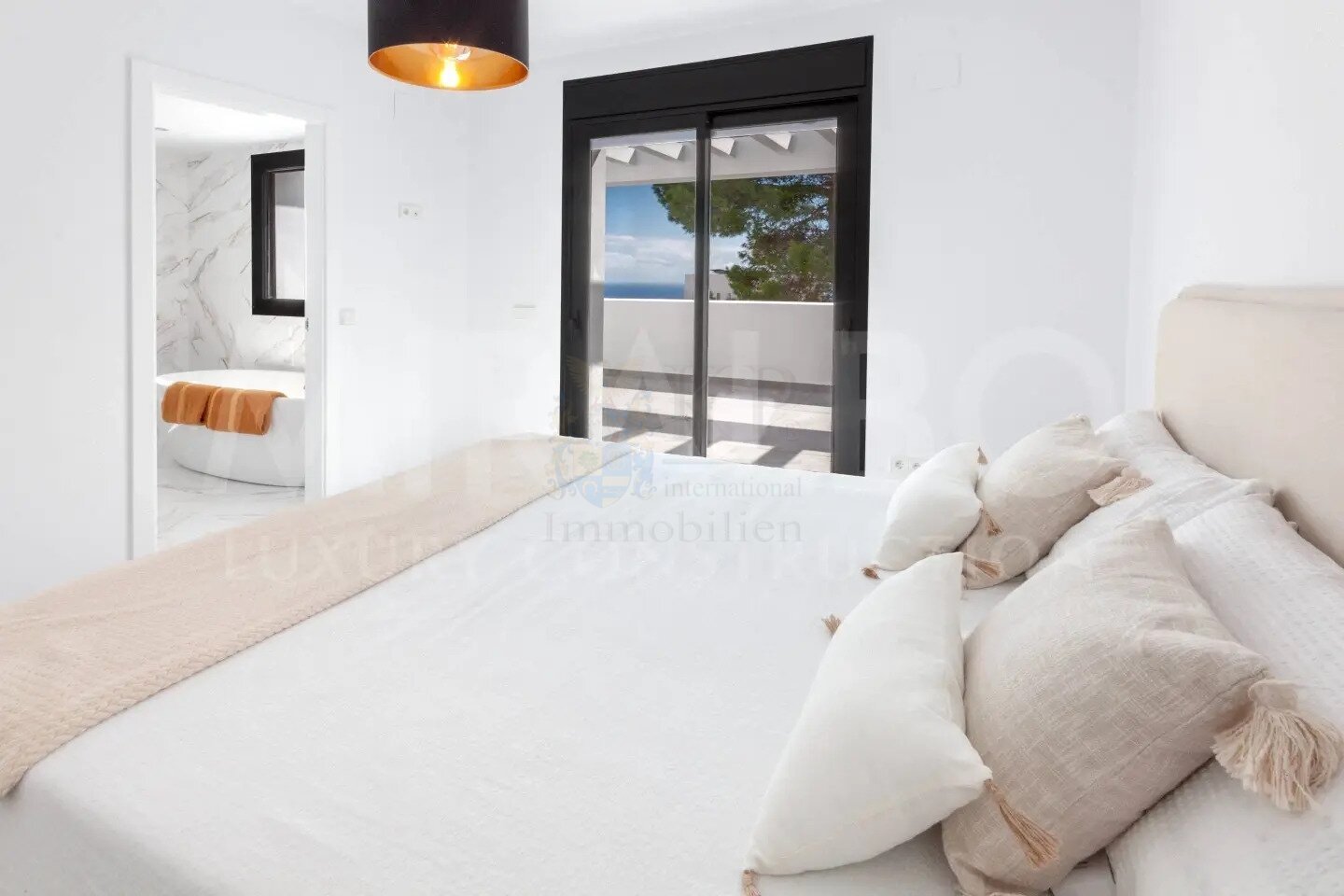 ***Moderne Luxusvilla Calma mit Meerblick***