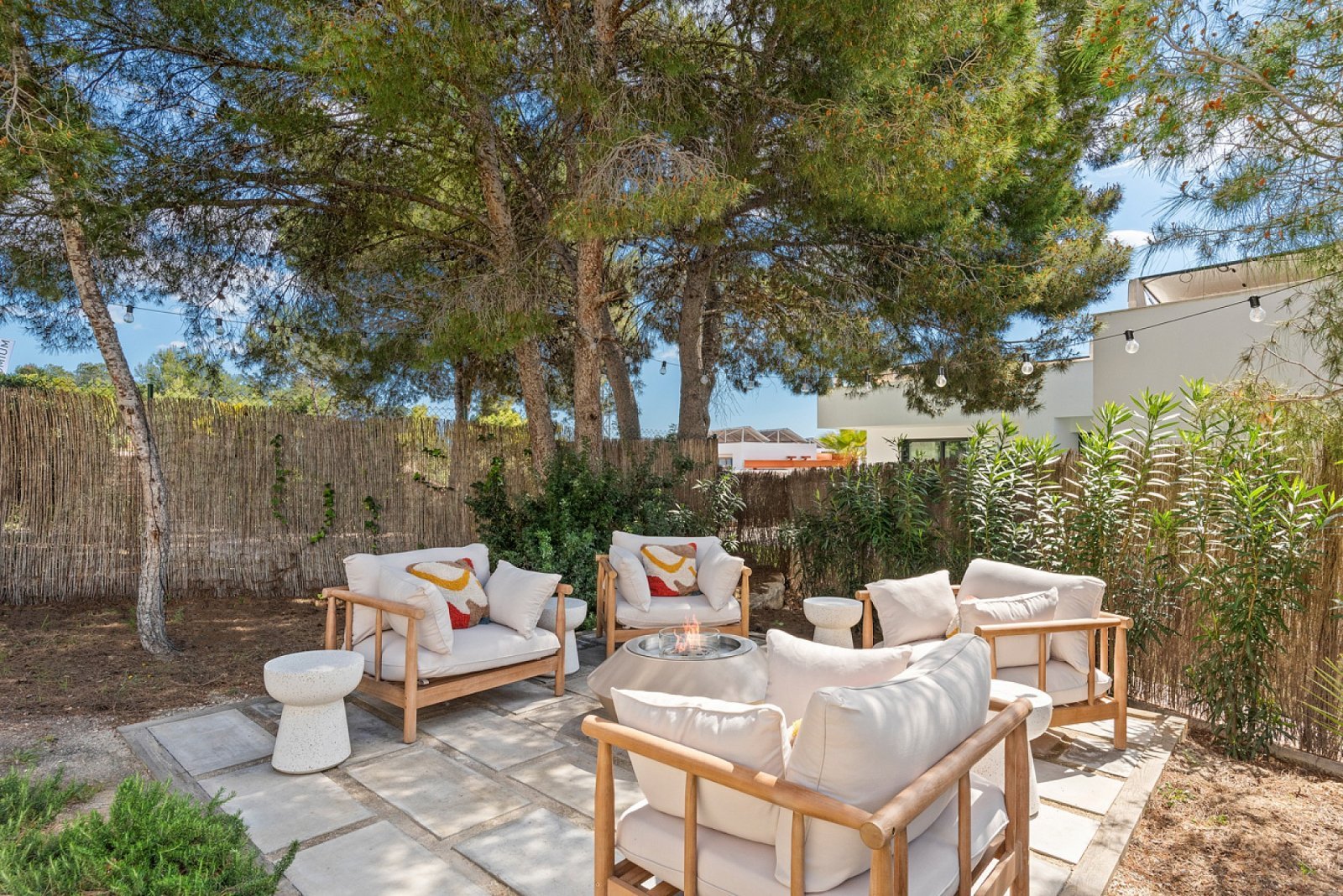 Designvilla mit Untergeschoss & eigenem Pool