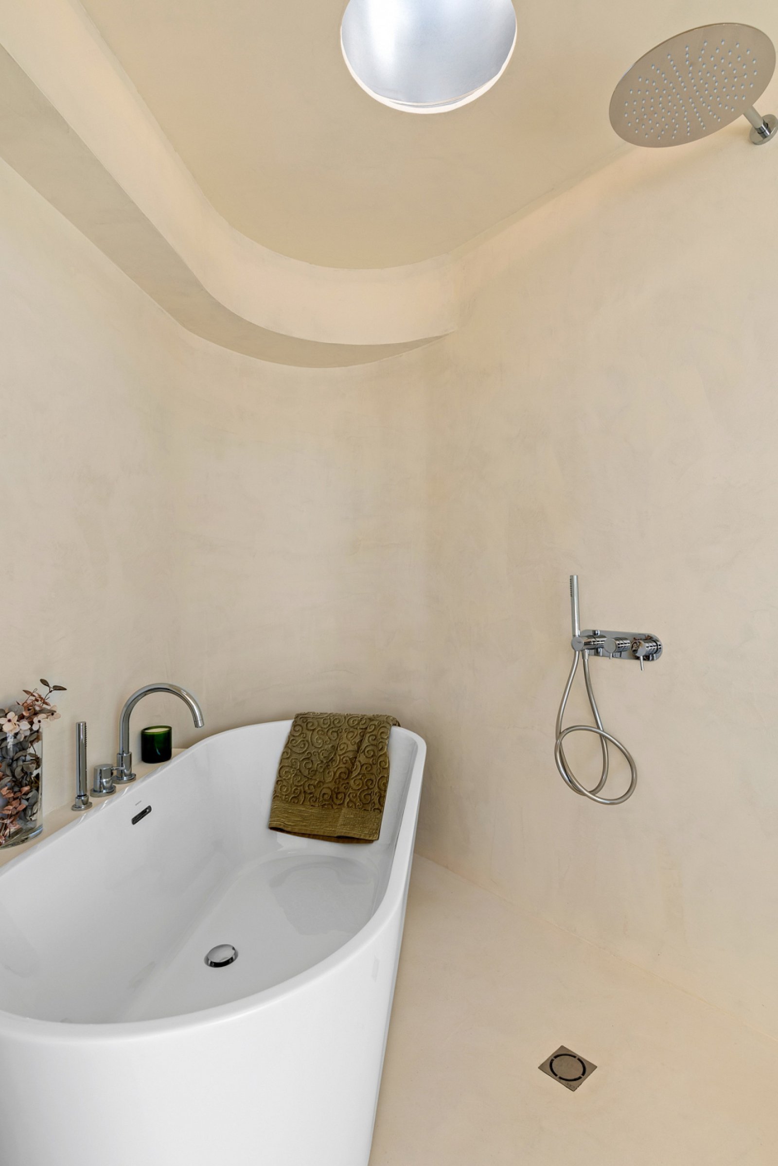 Designvilla mit Untergeschoss & eigenem Pool