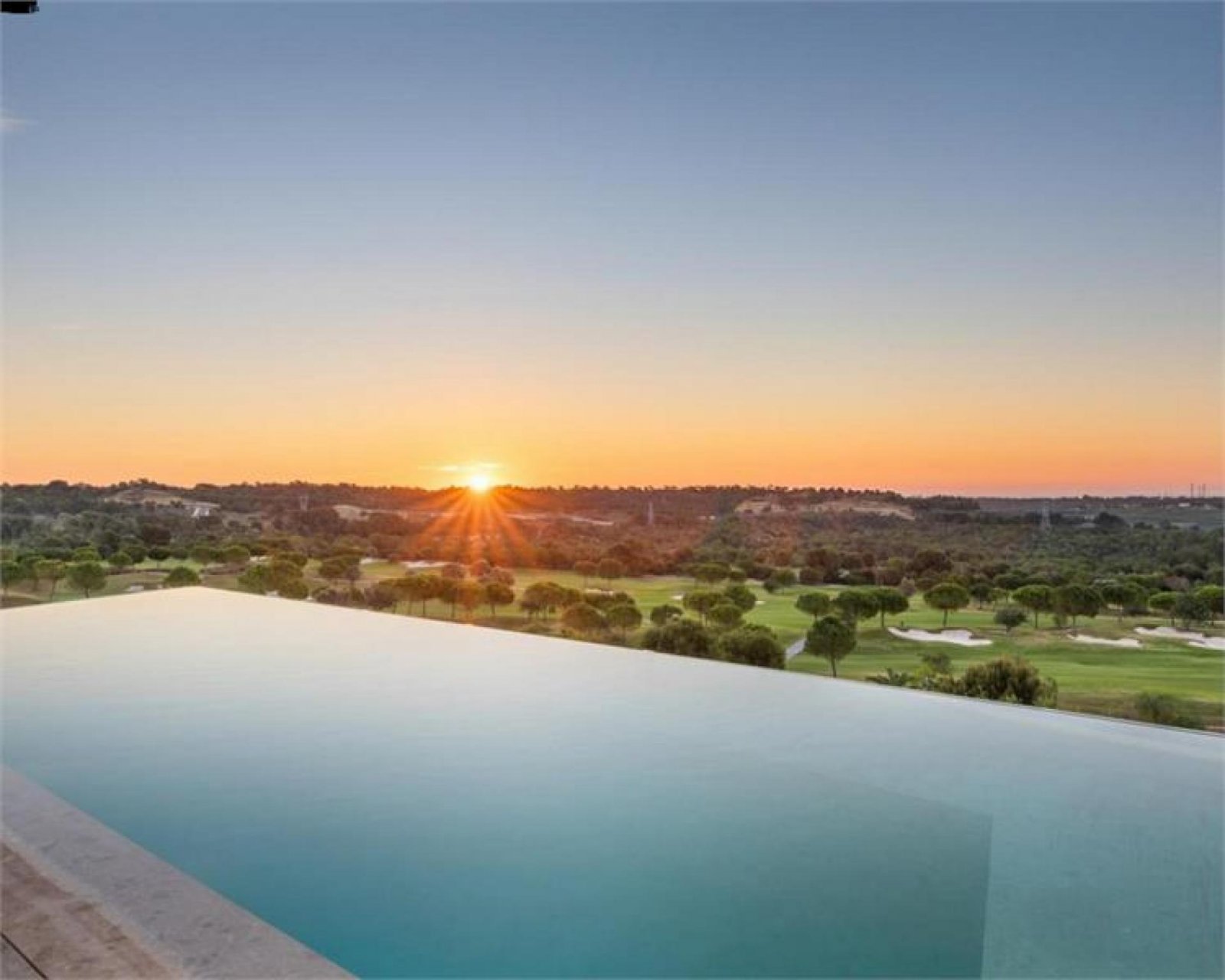 Elegante Villa mit 3 Schlafzimmern und Pool
