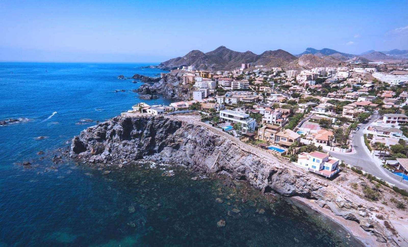 Luxusvilla mit Meerblick nur wenige Schritte vom Strand