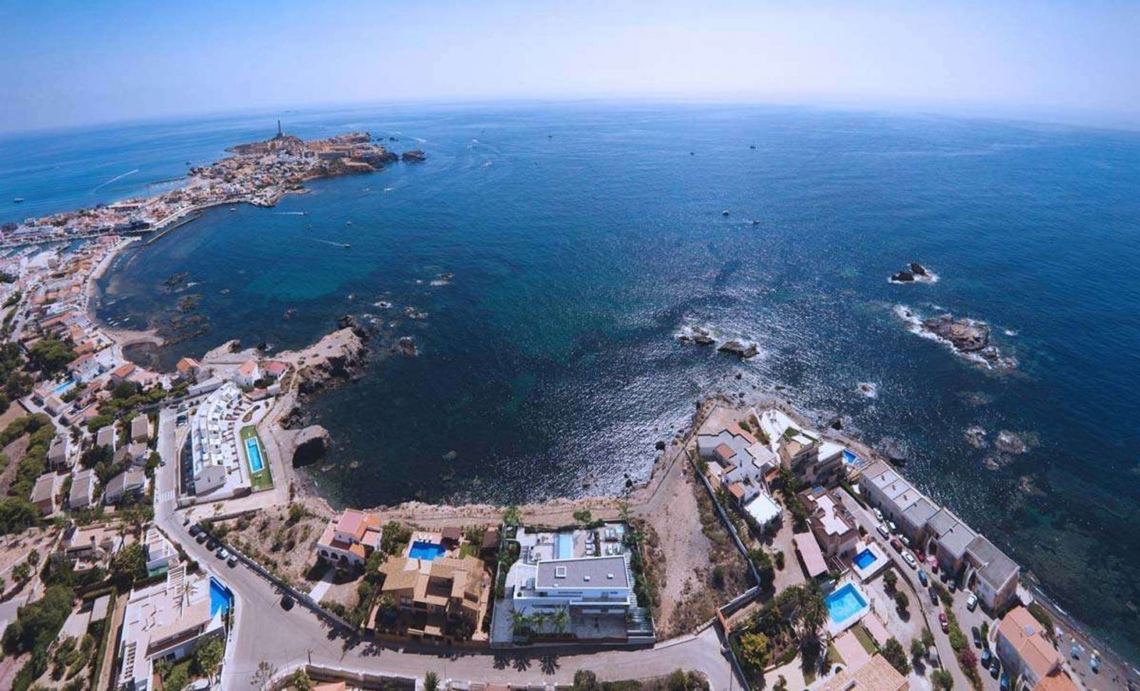 Luxusvilla mit Meerblick nur wenige Schritte vom Strand