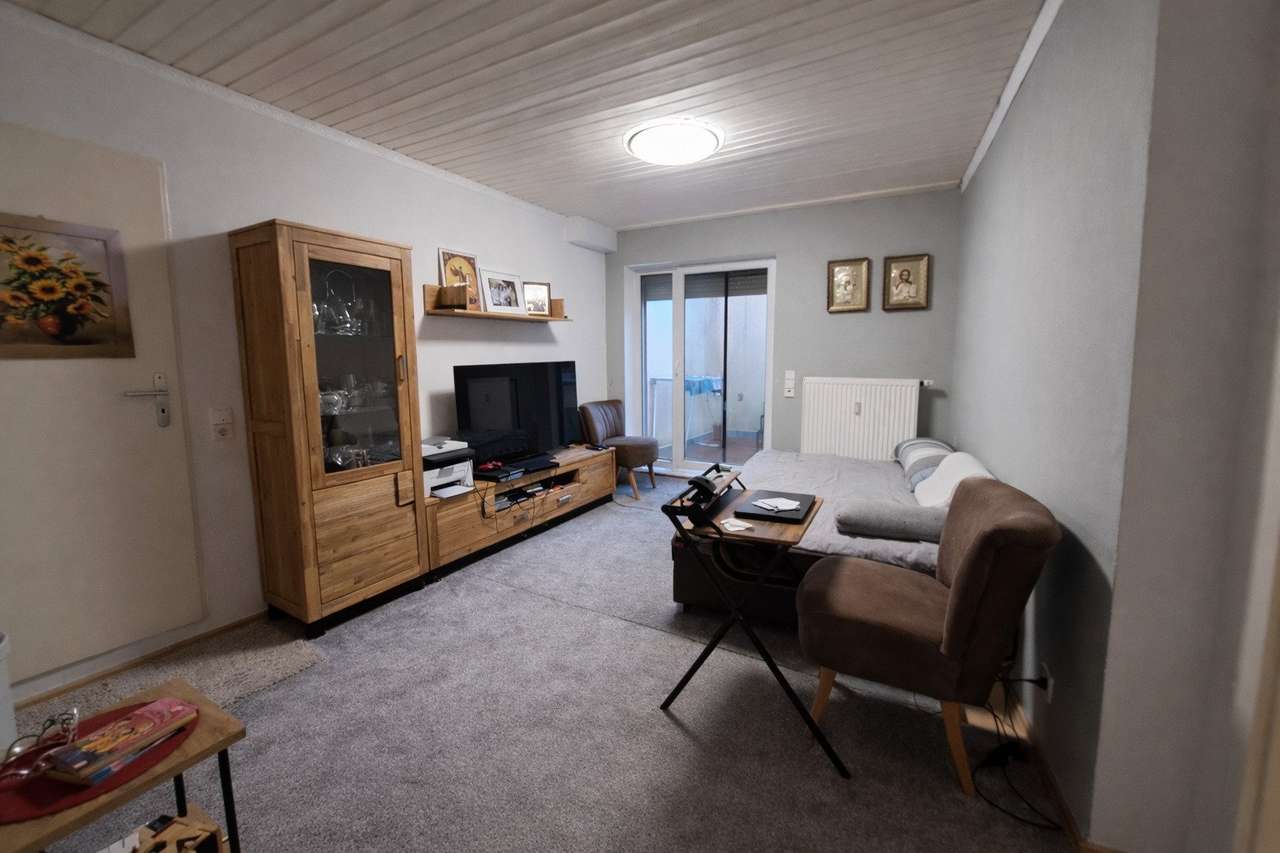 Modernisiertes Zweiparteienhaus in Kirschhausen, eine Wohneinheit frei werdend.